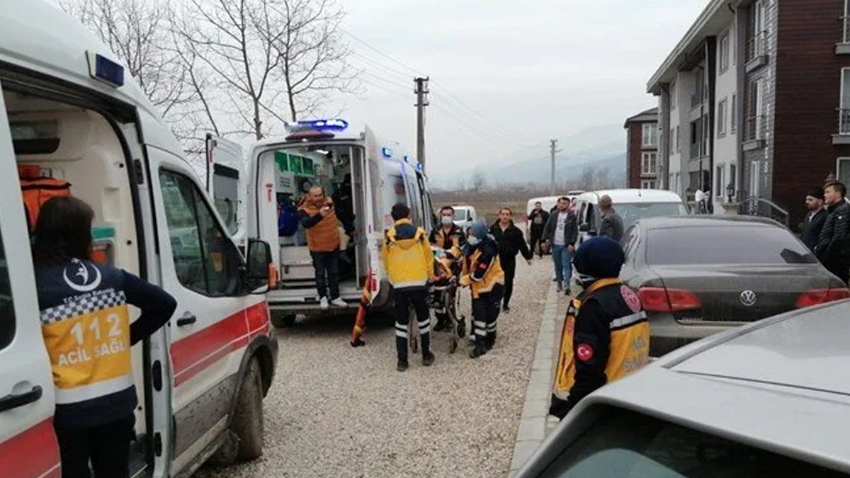 Köpek için tartıştığı çifti vurdu