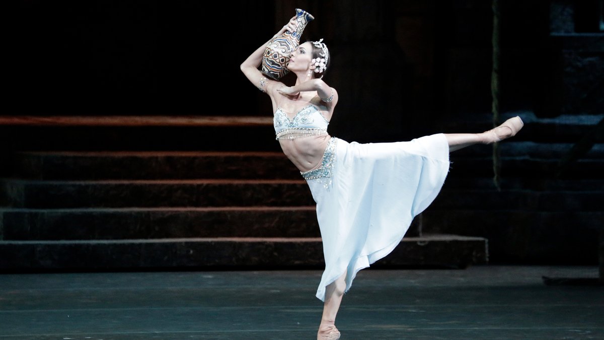 Smirnova, Moskova’daki Bolşoy Balesi’nden ayrıldı