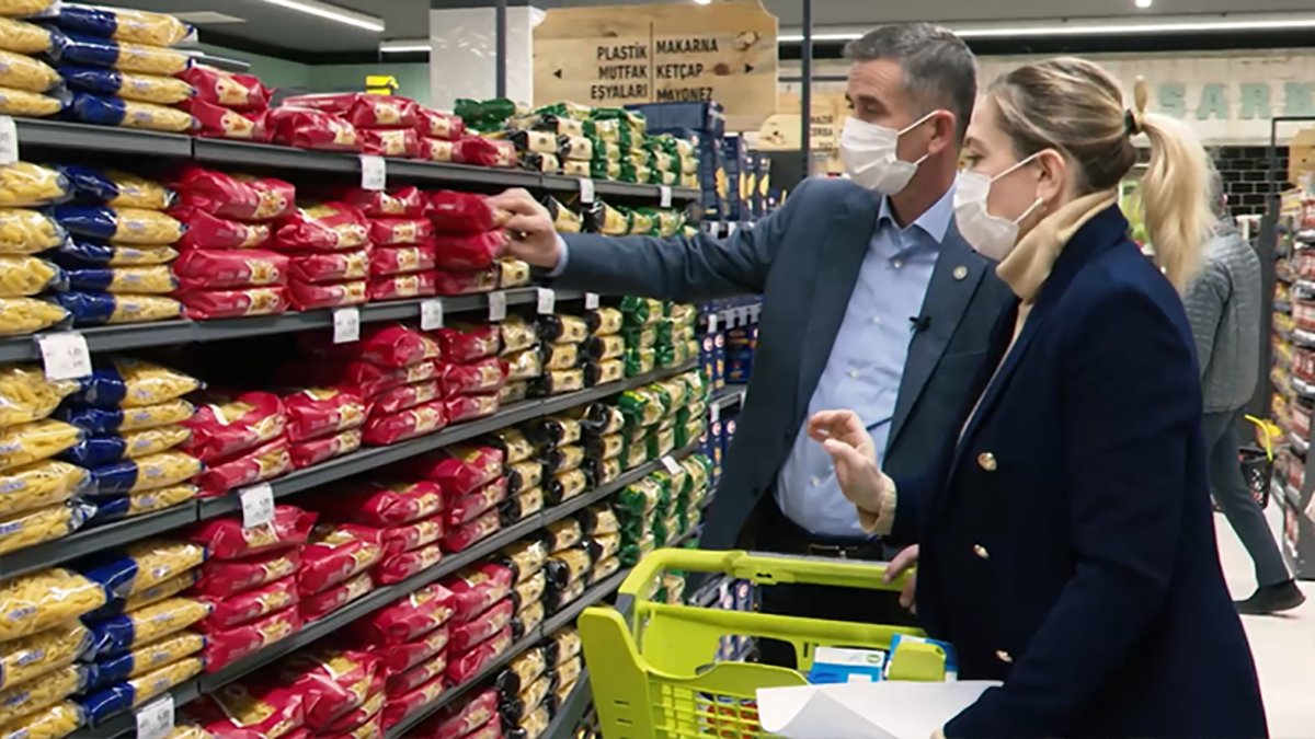 Asgari ücretle markete giden İYİ Partili vekil kasada kaldı