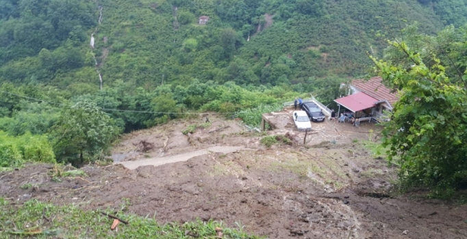 Ordu'nun Perşembe İlçesi'nde sel: 1 kişi kayboldu