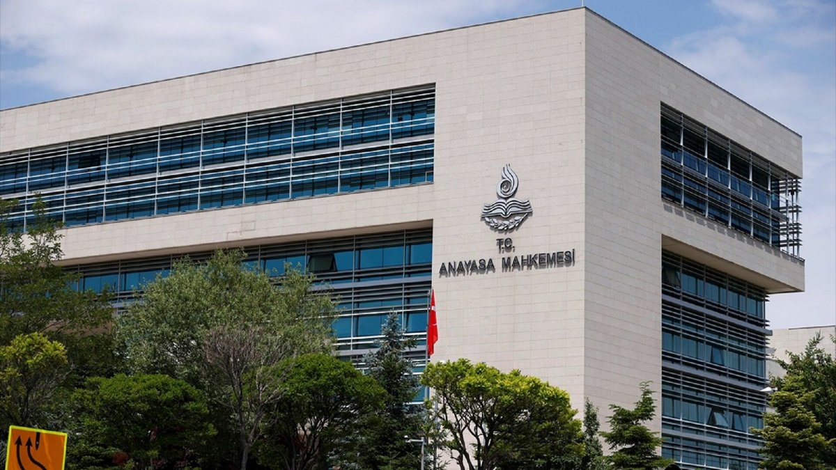 AYM'den emsal karar: DDK dernek başkanlarını görevden alamaz