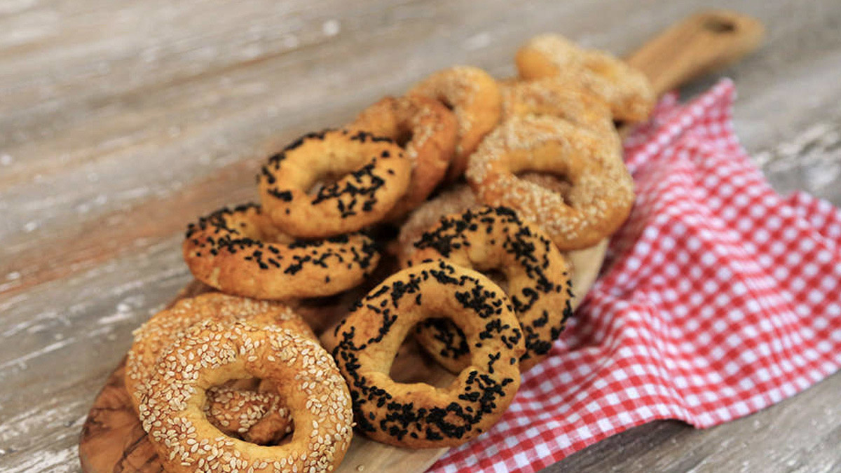 Bu Kandil Simidini  Yapıp Dağıtan Büyüklerinden Dua Alıyor. İşte Kıyır Kıyır Kandil Simidinin Tarifi