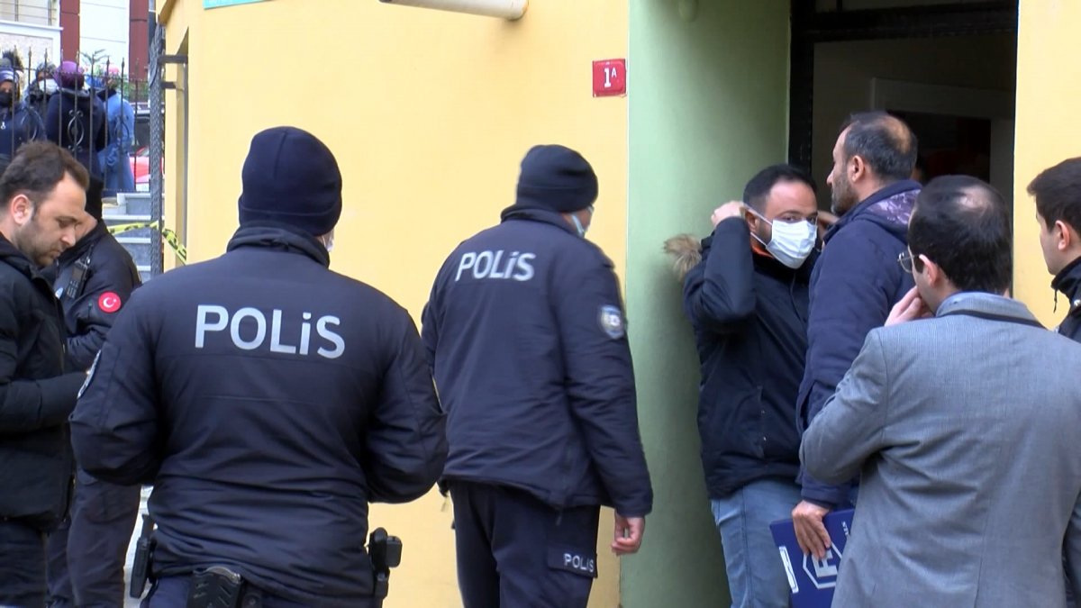 Büyükçekmece'de babasını silahla öldürdü