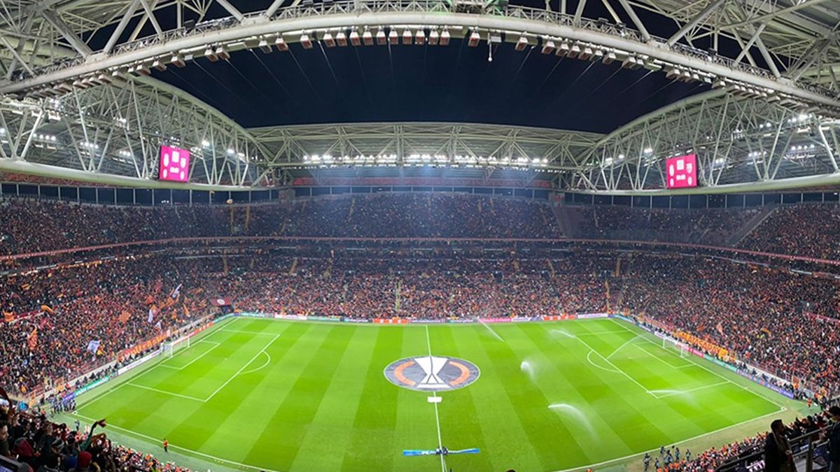 Galatasaray - Barcelona maçında kaç taraftar var?