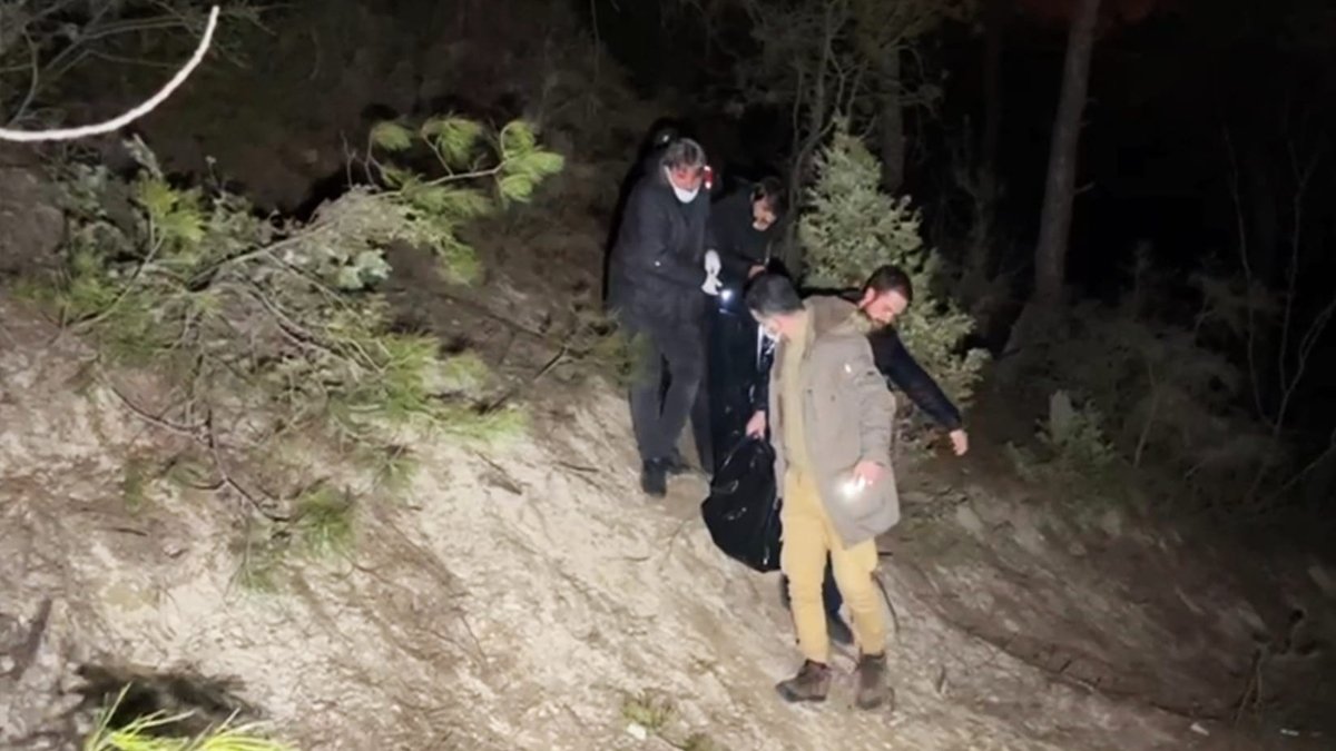 Lise öğrencisi iki arkadaş 'not' bırakıp intihar etti