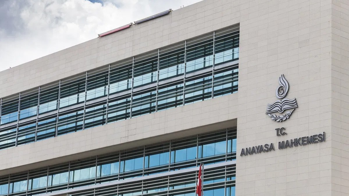 AYM'den memurların siyasi parti üyesi olmasıyla ilgili dikkat çeken karar