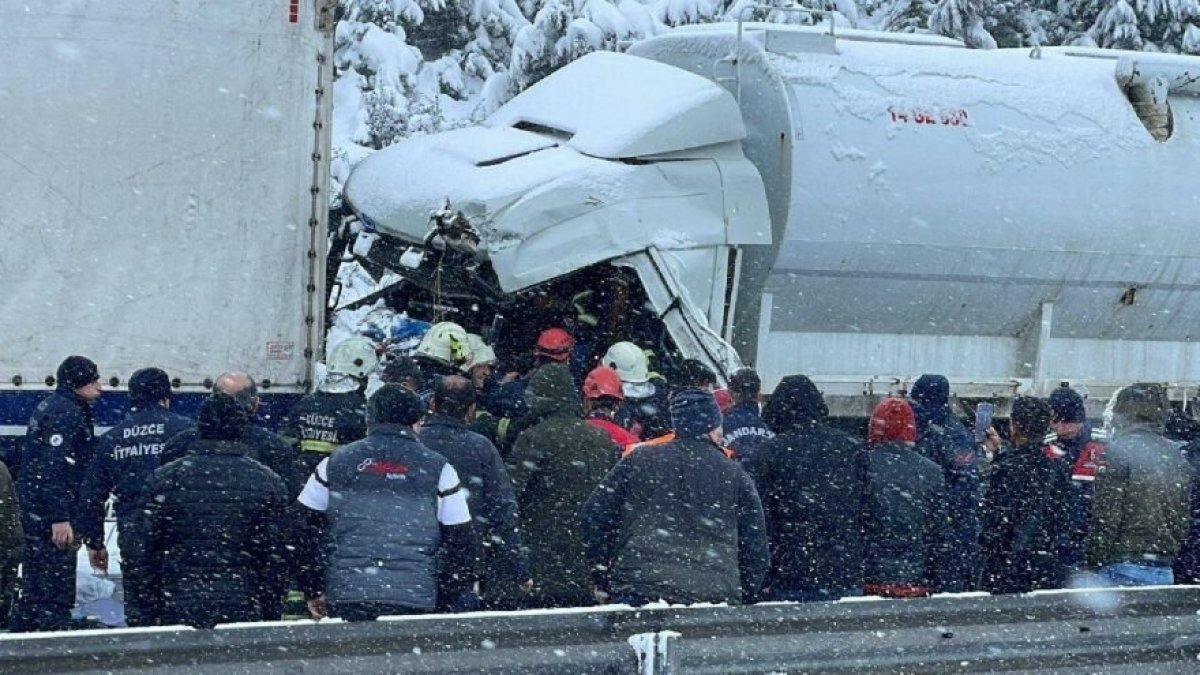 Bolu Dağı’nda zincirleme kaza: 30 araç çarpıştı, 17 kişi yaralandı