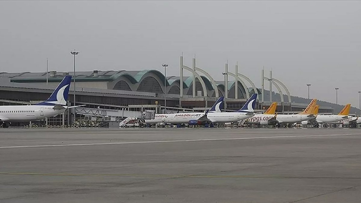 Sabiha Gökçen Havalimanı'nda uçuşlara kar engeli