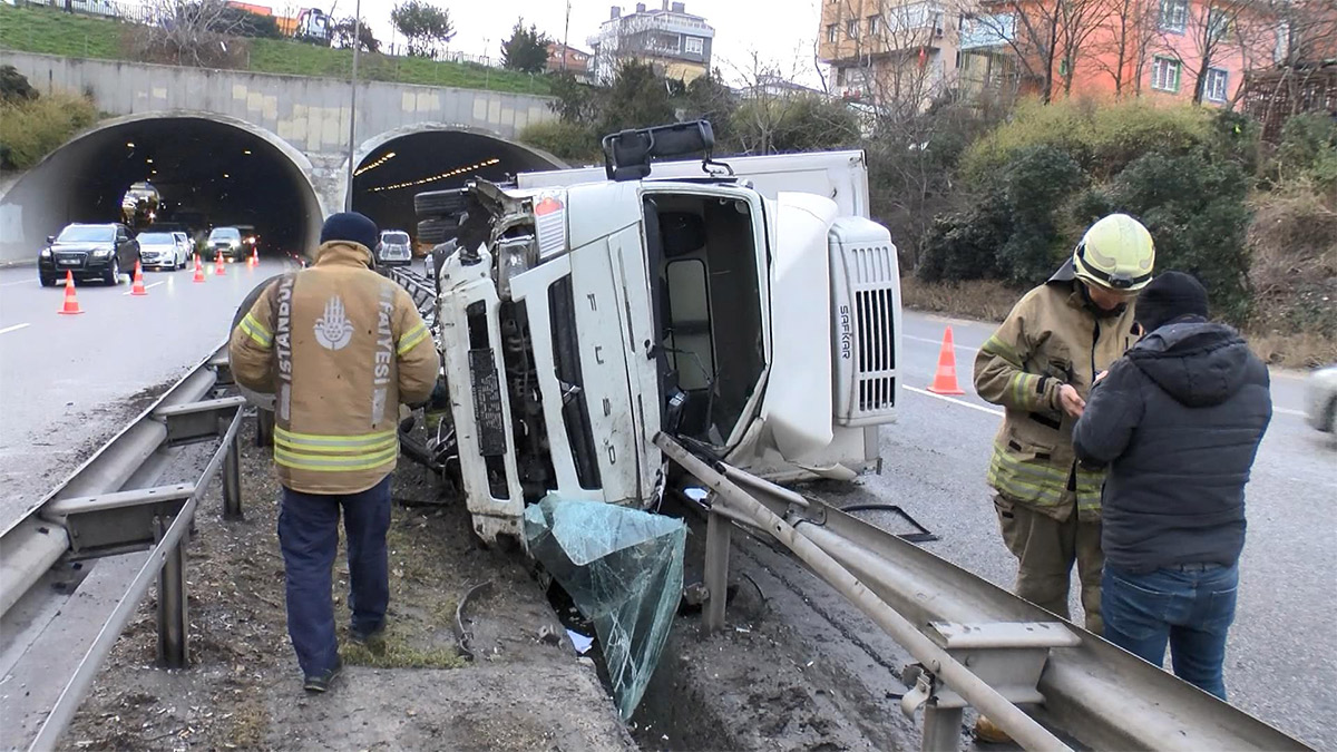 Üsküdar Şile yolunda kamyonet kazası