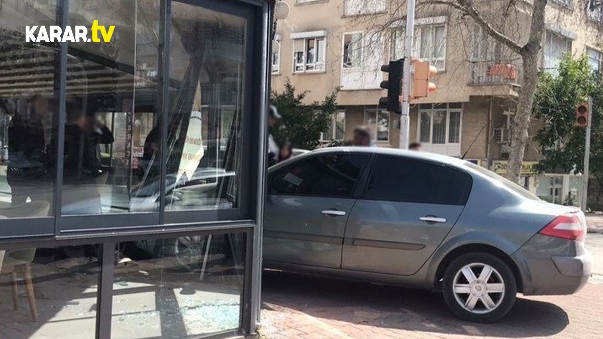 Antalya'da bir otomobil fırına daldı