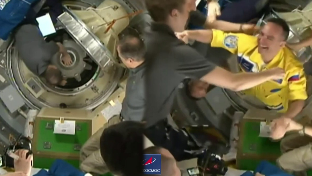 Rus kozmonotlar uzaydan Ukrayna mesajı gönderdi