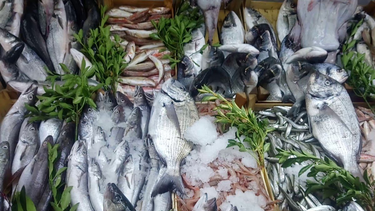 Kar balık tezgahını vurdu