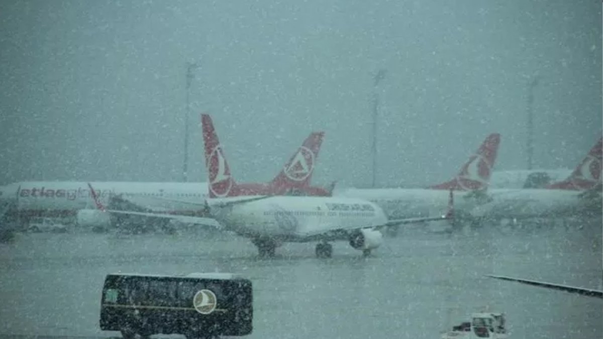 Sabiha Gökçen Havalimanı'na inemeyen uçaklar başka havalimanlarına yönlendirildi