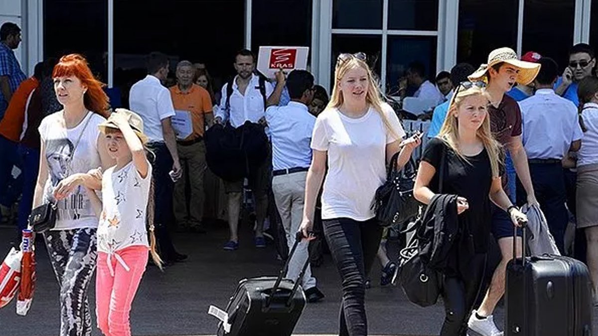 Rusya'nın Ukrayna'yı işgali sonrası Rus gençler Türkiye'ye kaçıyor