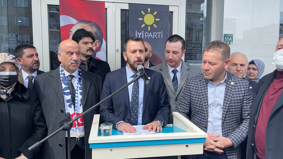 Erzurum'da AK Parti ve MHP'den ayrılan 1071 kişi İYİ Parti'ye katıldı