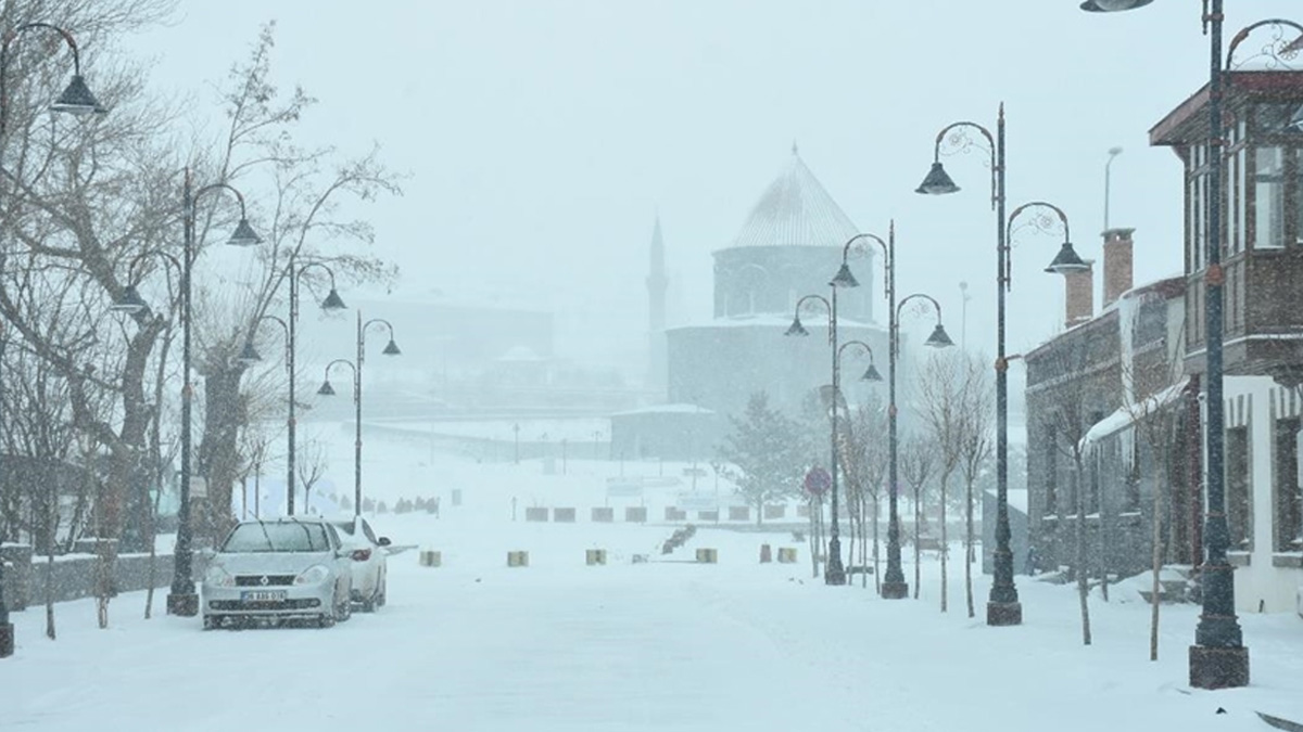 Kafkas Üniversitesinde eğitime kar arası