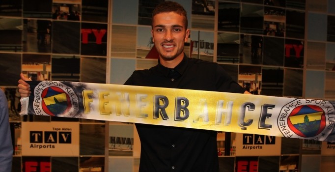 Roman Neustadter Fenerbahçe'ye resmi imzayı attı