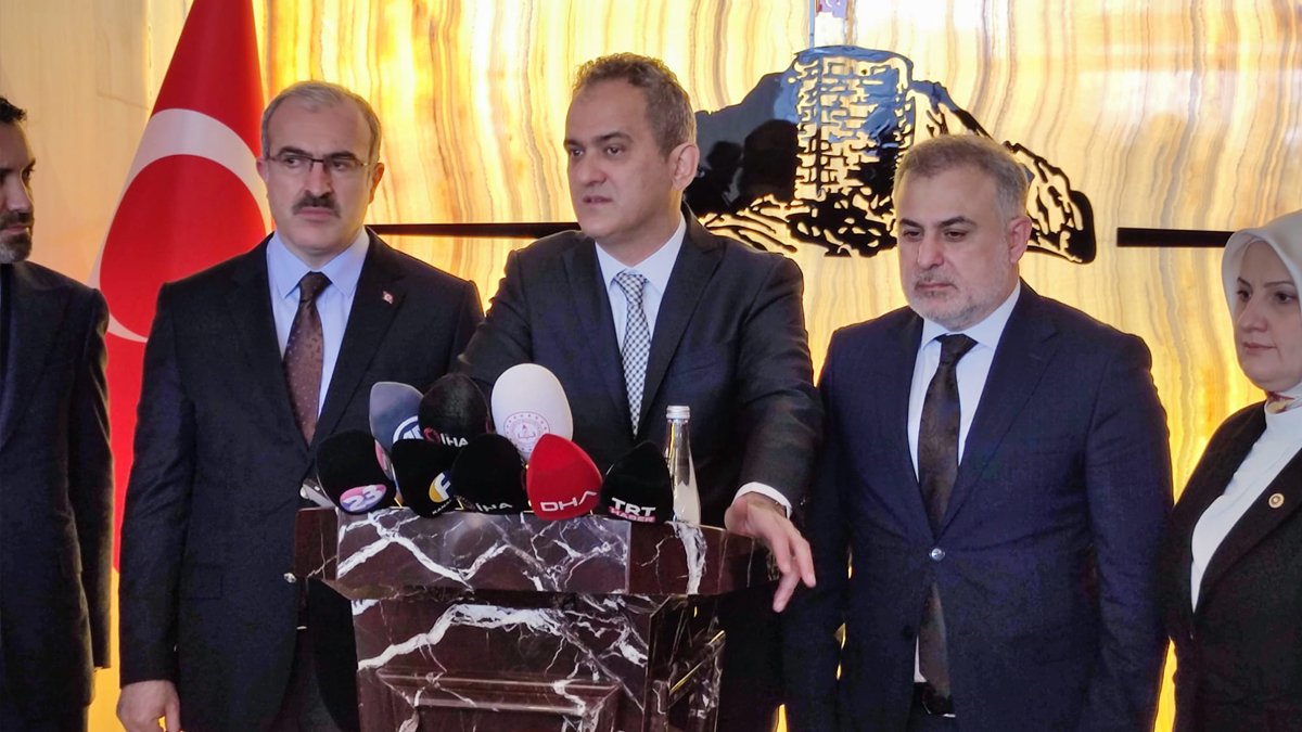 Bakan Özer: Yüz yüze eğitime kararlılıkla devam ediyoruz