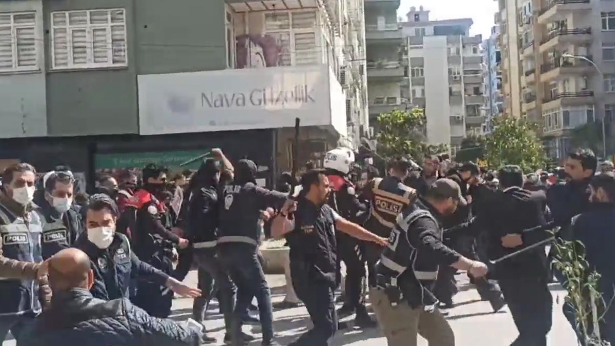 Hukukçulardan polise 'Toplantı ve Gösteri Yürüyüşleri Kanununa Muhalefet' tepkisi