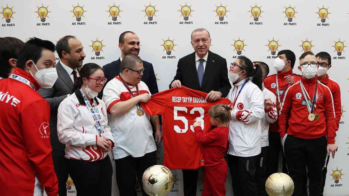 Cumhurbaşkanı Erdoğan özel sporcularla bir araya geldi