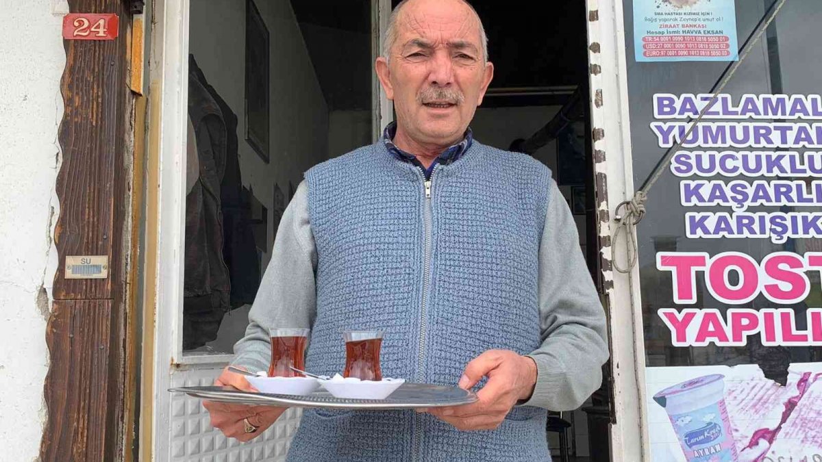 Eski belediye başkanı Ümit Güven çaycı oldu: 'Emekli maaşımla geçinemiyorum'