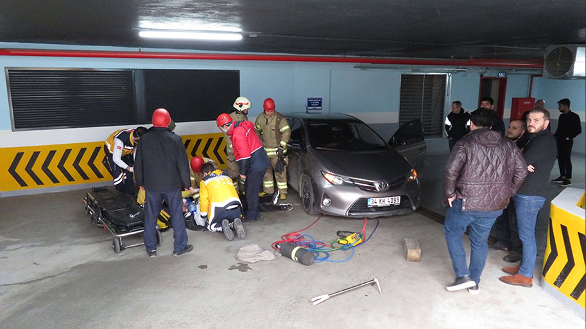 Otoparkta feci kaza! Kendi aracının altında kaldı