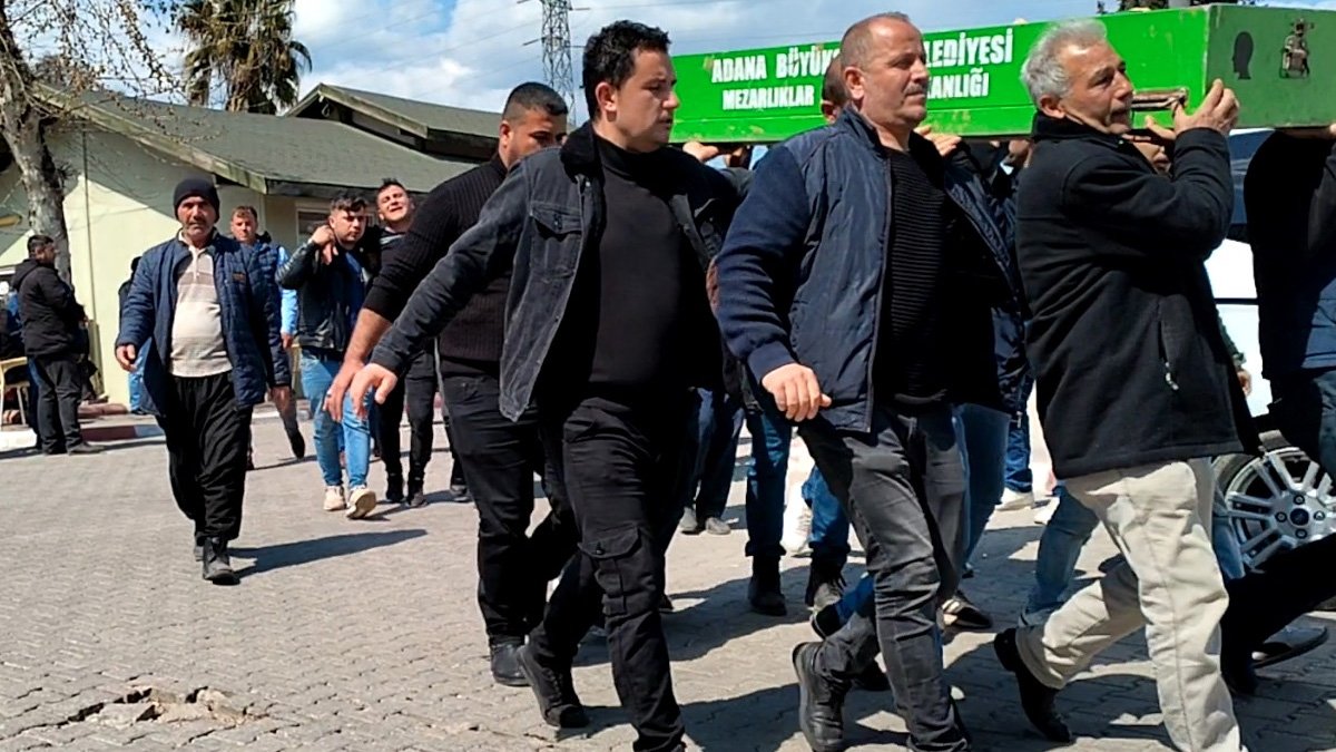 Annesini öldüren firari babasına gözyaşlarıyla tepki gösterdi: Gel, beni de öldür