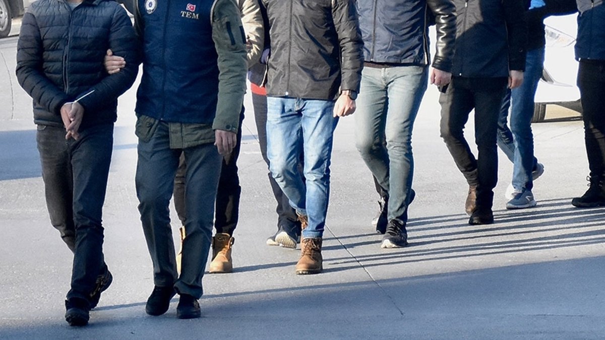 FETÖ'nün TSK yapılanmasına operasyon: 8 tutuklama