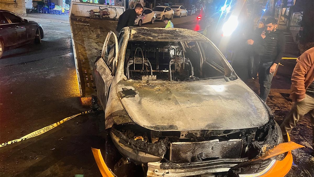 Ataşehir'de taksi alev topuna döndü