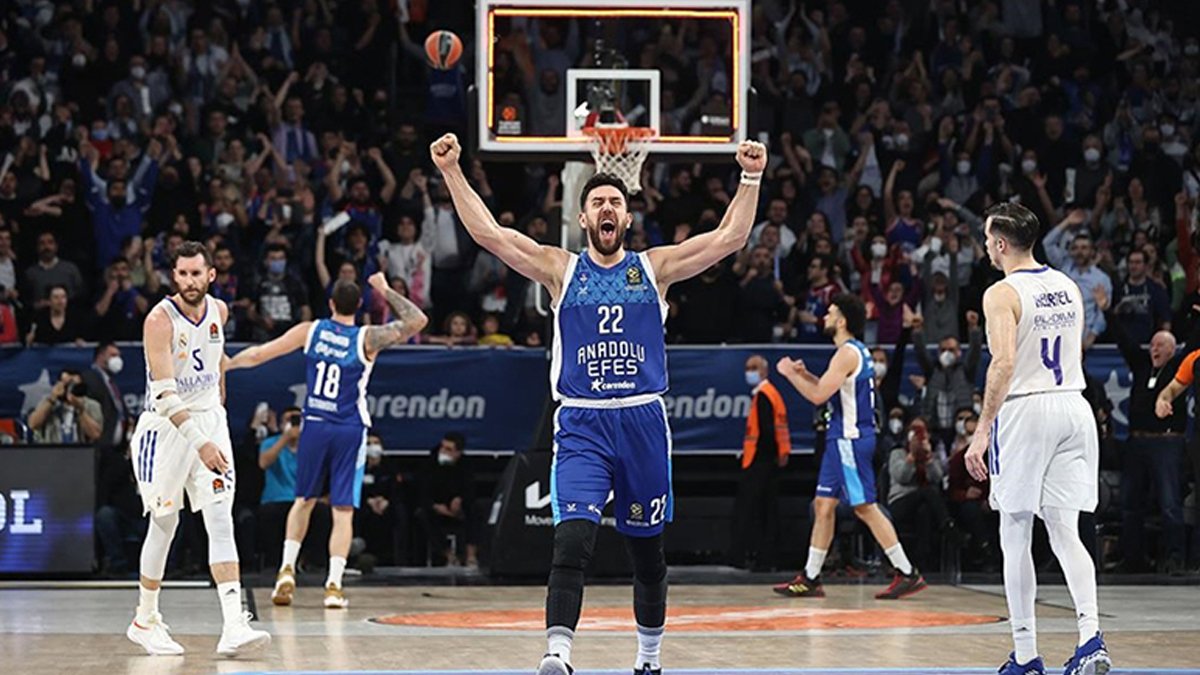 Anadolu Efes, Real Madrid'i devirdi