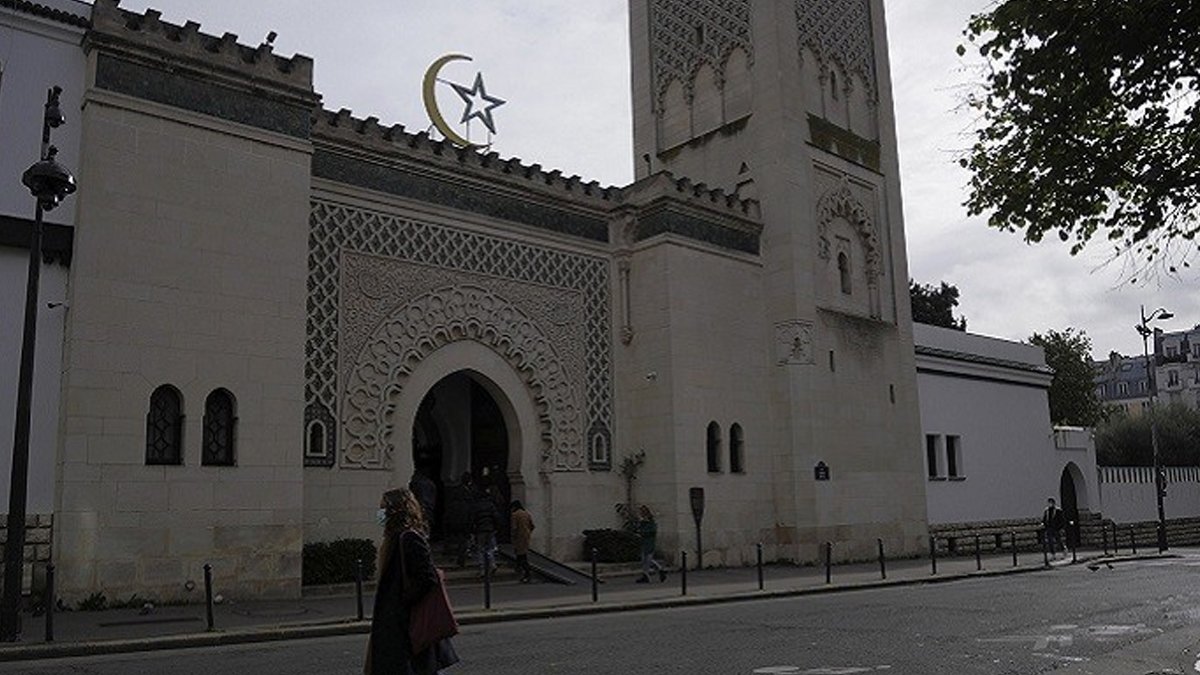 Fransa'da mahkeme, valiliğin El Faruk Camisini kapatma kararını iptal etti