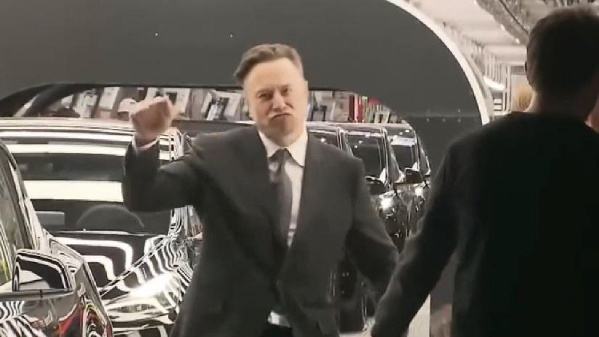Elon Musk'ı hiç böyle görmediniz: O anlar sosyal medyanın gündeminde