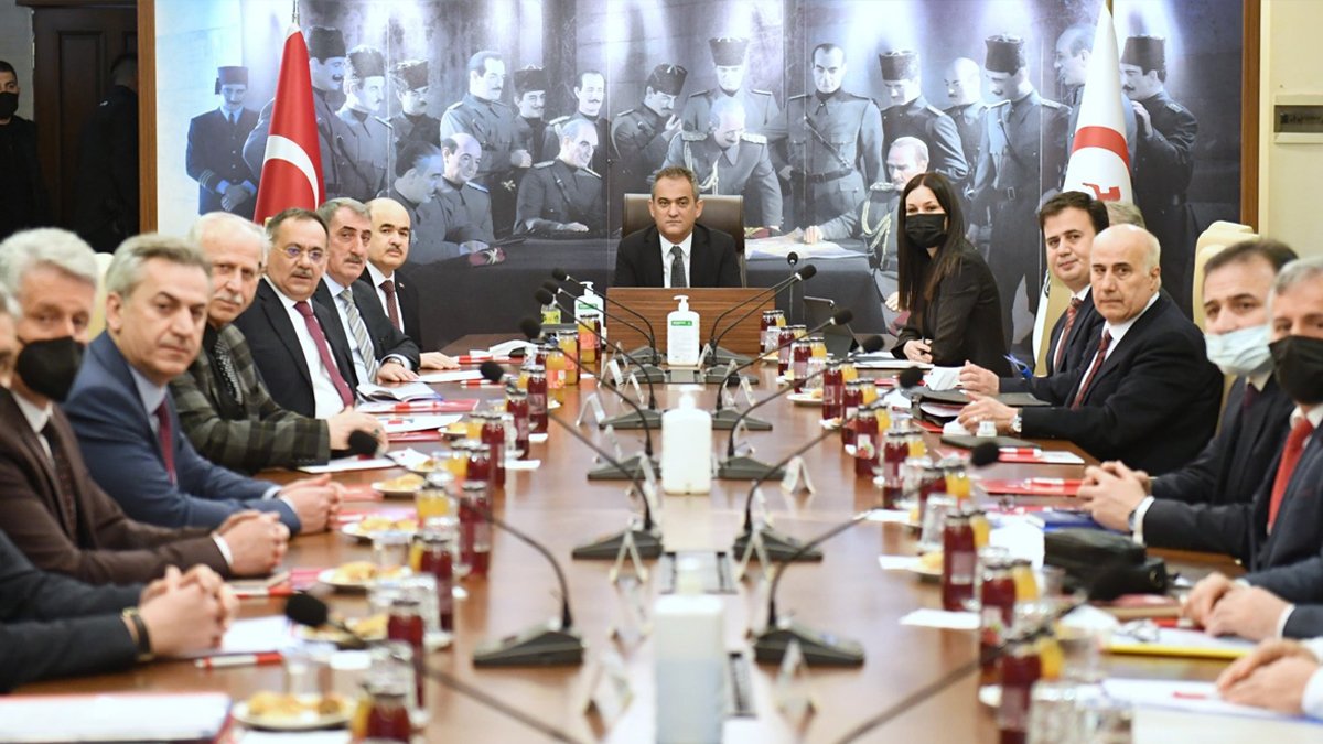 Milli Eğitim Bakan Özer, Samsun'da İl Eğitim Değerlendirme Toplantısı'na katıldı