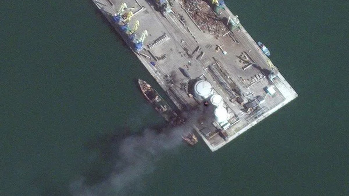 Ukrayna'nın vurduğu Rus gemisinin uydu görüntüleri paylaşıldı