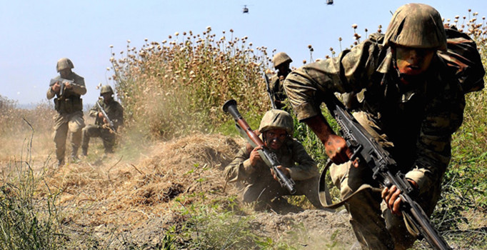 Van'da çatışma! PKK'lılardan karakola taciz ateşi