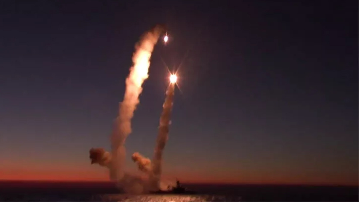 Rusya, Ukrayna’nın ait askeri mühimmat depolarını Kalibr füzeleriyle vurdu