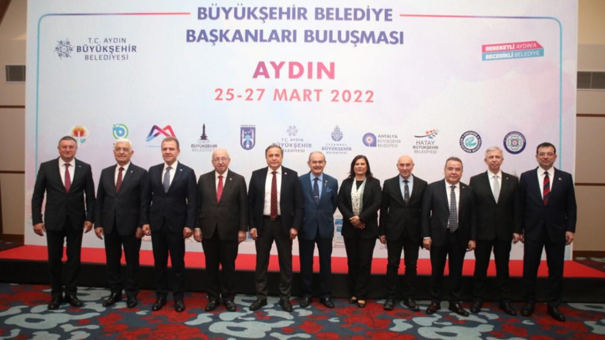 CHP'li 11 belediye başkanı bir araya geldi: "Yerel seçimlerdeki başarıyı ilk genel seçimde de ortaya koyacağız"