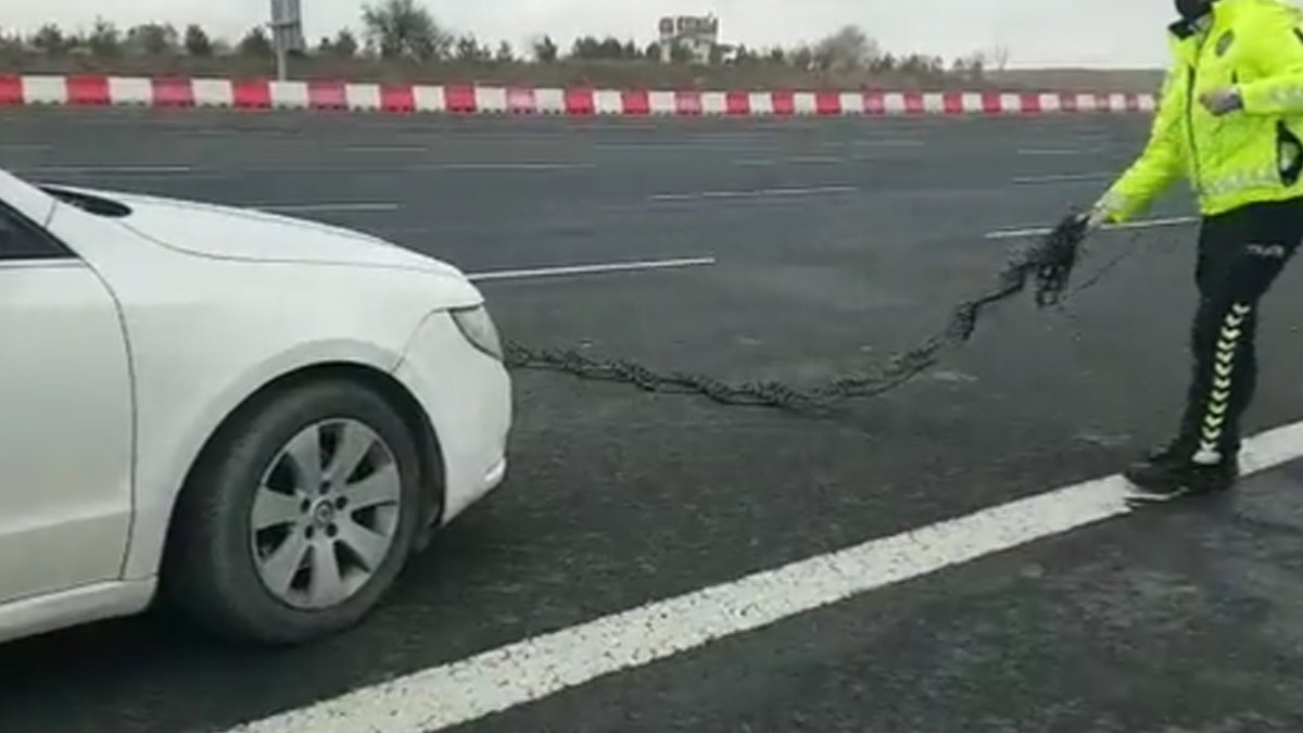 Semra Kuytul'a engelleme: Aracının önüne kapan attılar
