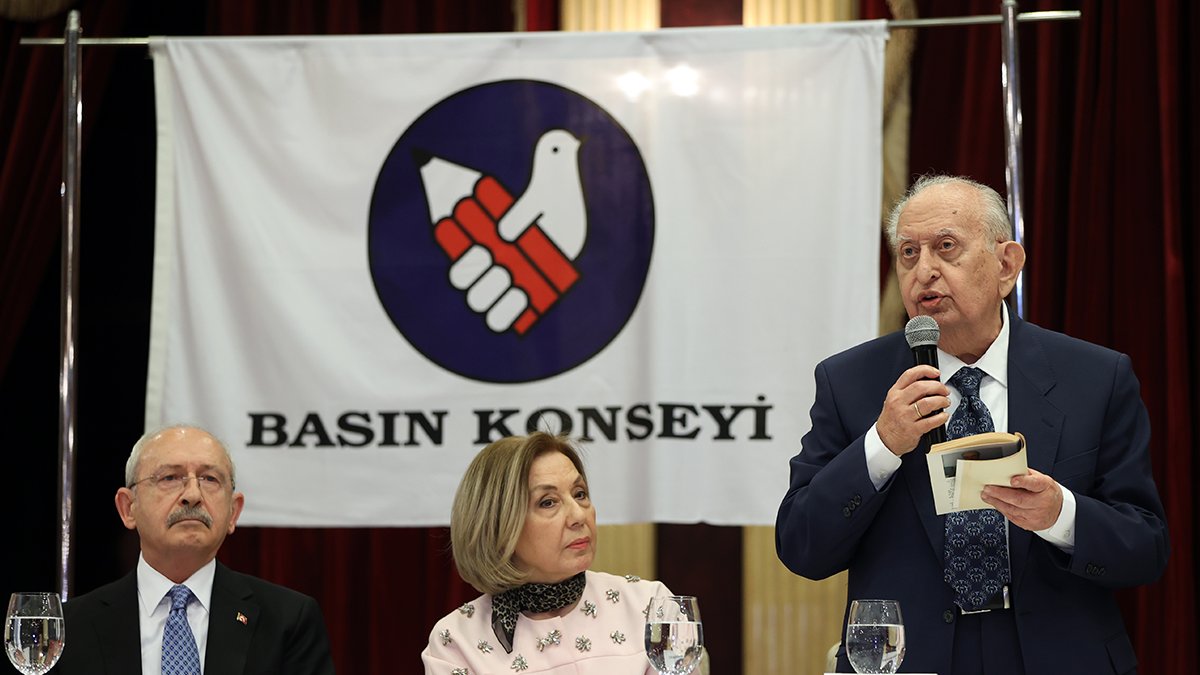 Hüsamettin Cindoruk: Bugün CHP, benim de partimdir! Var mı diyeceğiniz?