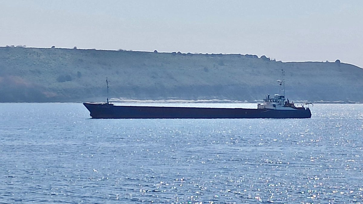 82 metre boyundaki gemi Çanakkale Boğazı'nda karaya oturdu