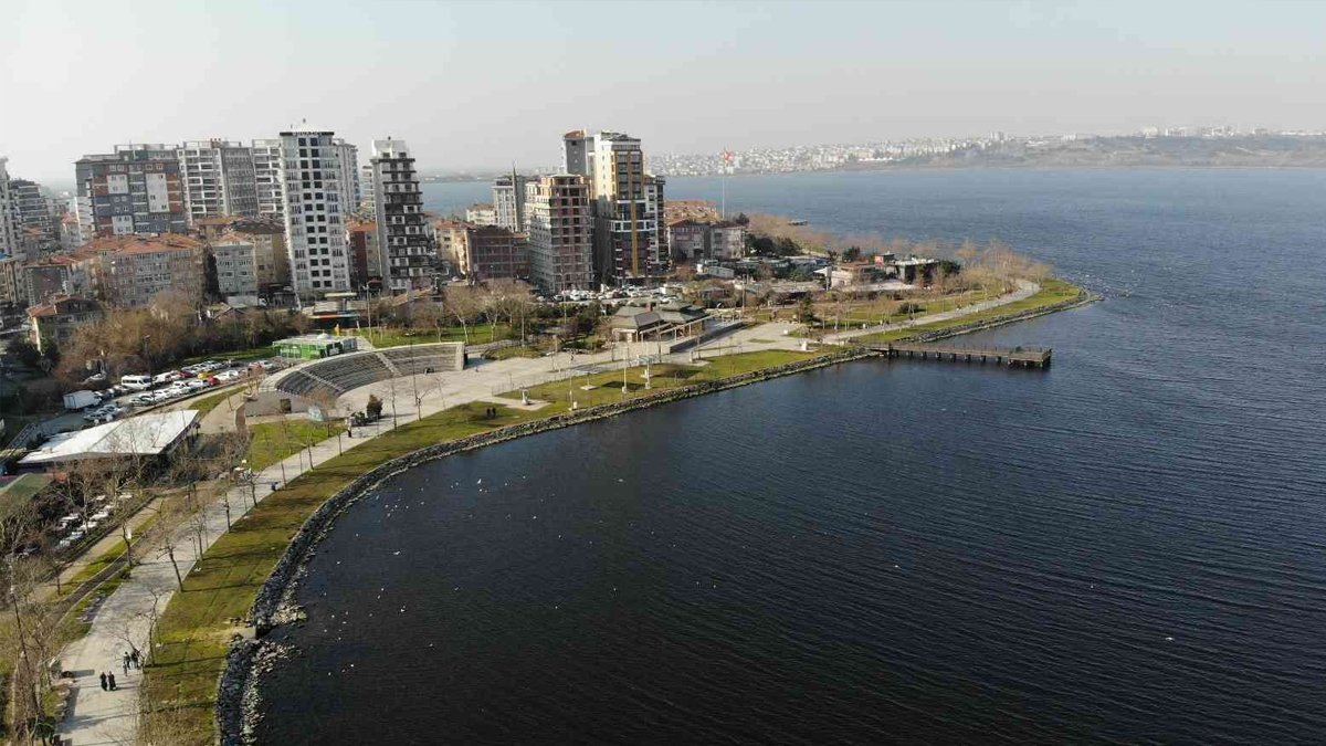 Bölge sakinleri tedirgin: Küçükçekmece Gölü'nde su, 50 santimetre çekildi