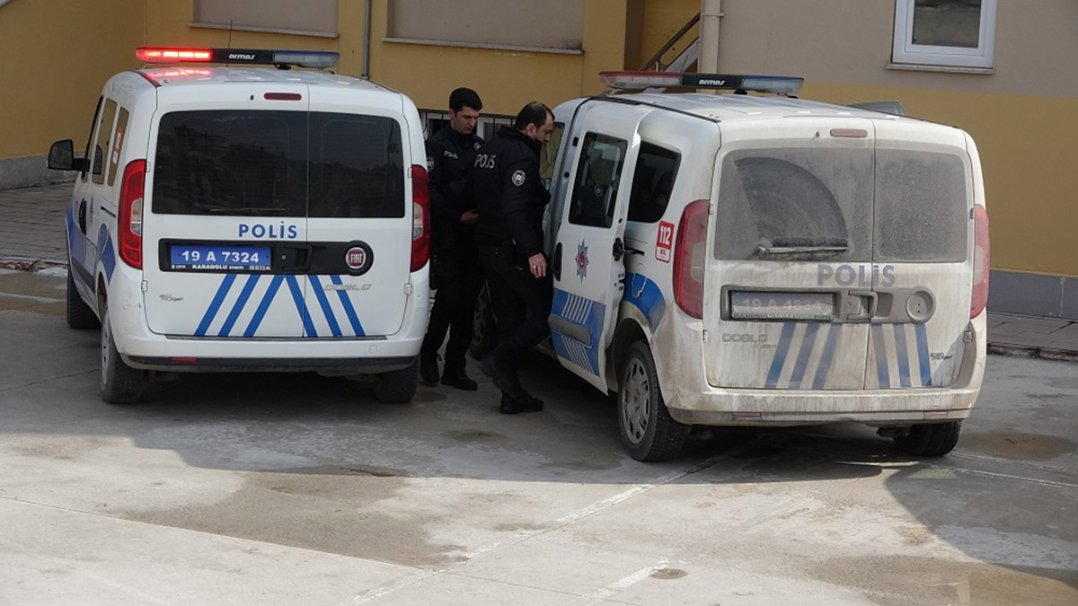 Okula tüfek ve kurusıkı tabancayla gelen öğrenci tutuklandı