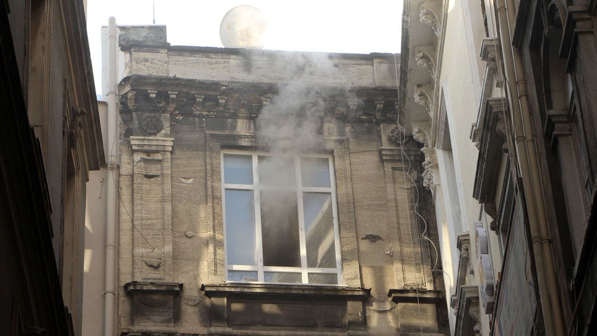 Karaköy'deki tarihi handa yangın