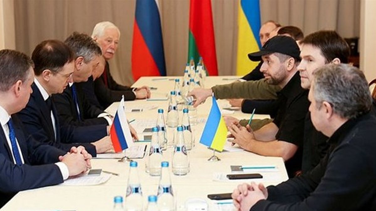 Zelenskiy'nin danışmanı Mikail Podoliak, zehirlenme iddialarını reddetti