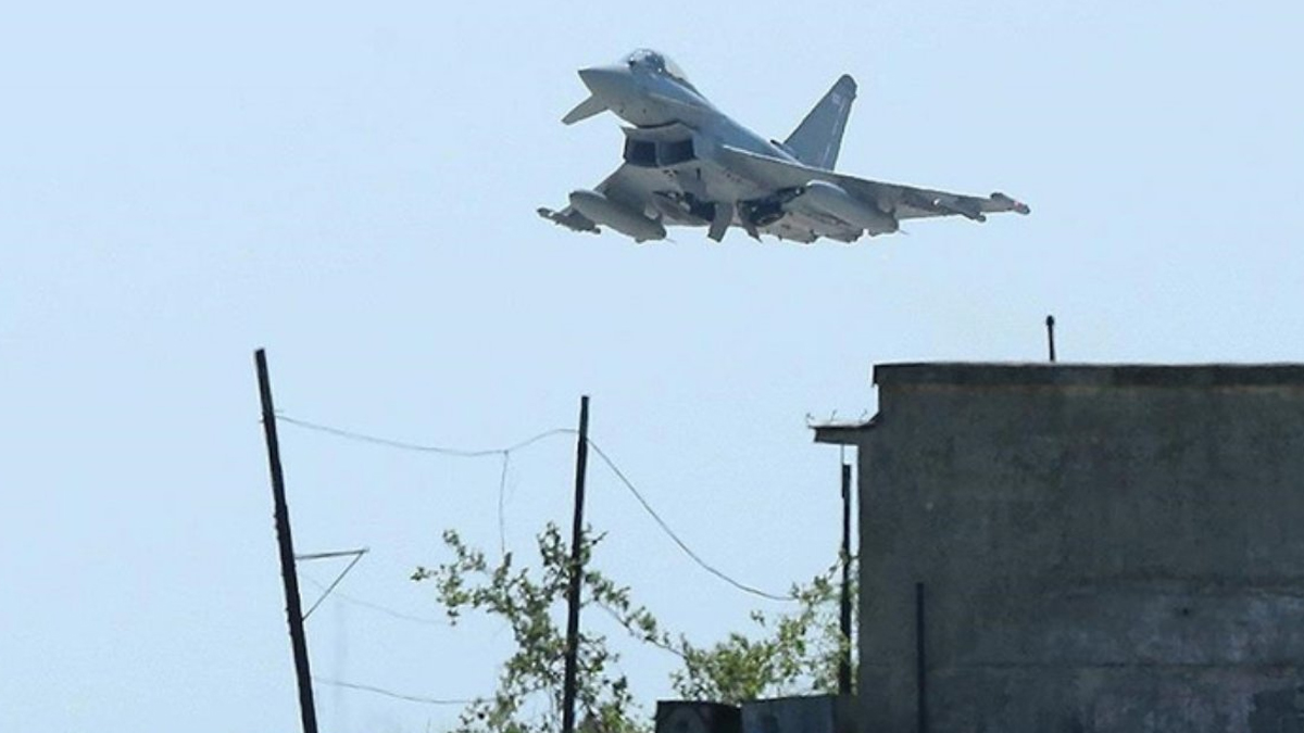 Cezayir’de askeri uçak düştü: Bir asker hayatını kaybetti