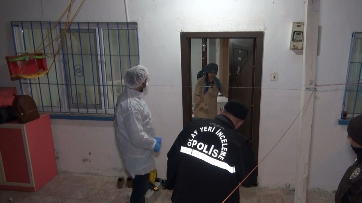 Önce evi soydu, sonra ev sahibini darbetti