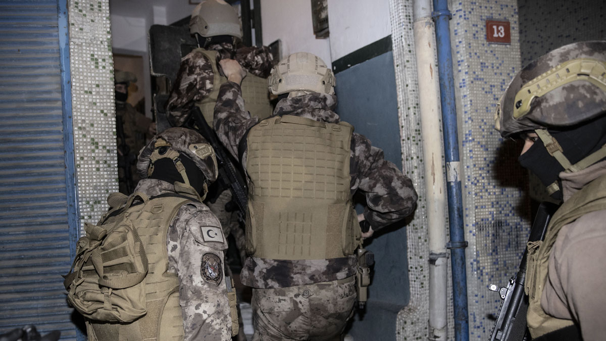 Zehir tacirlerine eş zamanlı baskın