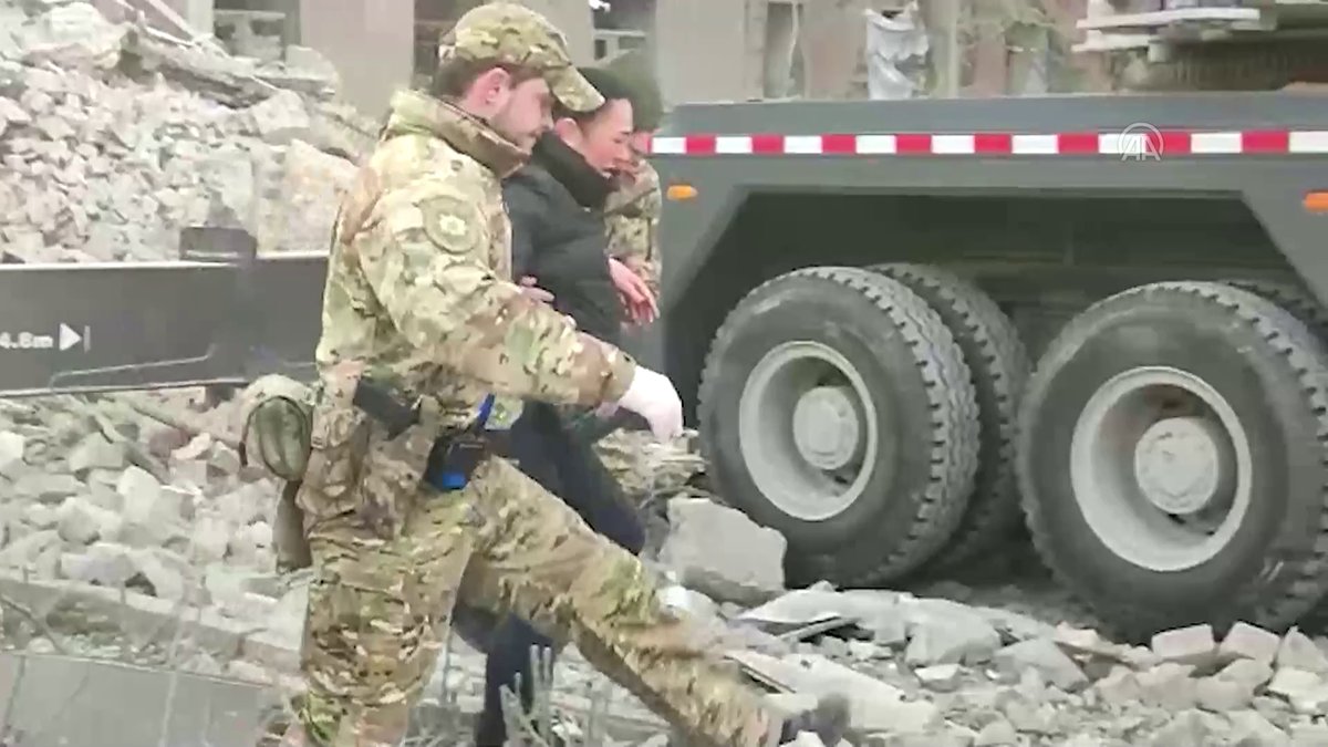 Barış görüşmeleri sürerken Rusya Ukrayna'da valilik binasını vurdu:  7 ölü 22 yaralı