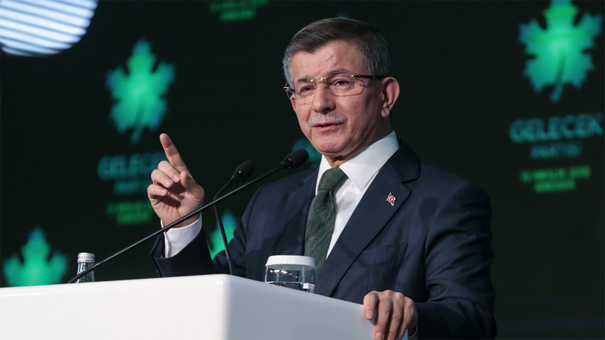 Davutoğlu, AK Partililere seslendi: Bugün size iki senaryo dayatılıyor