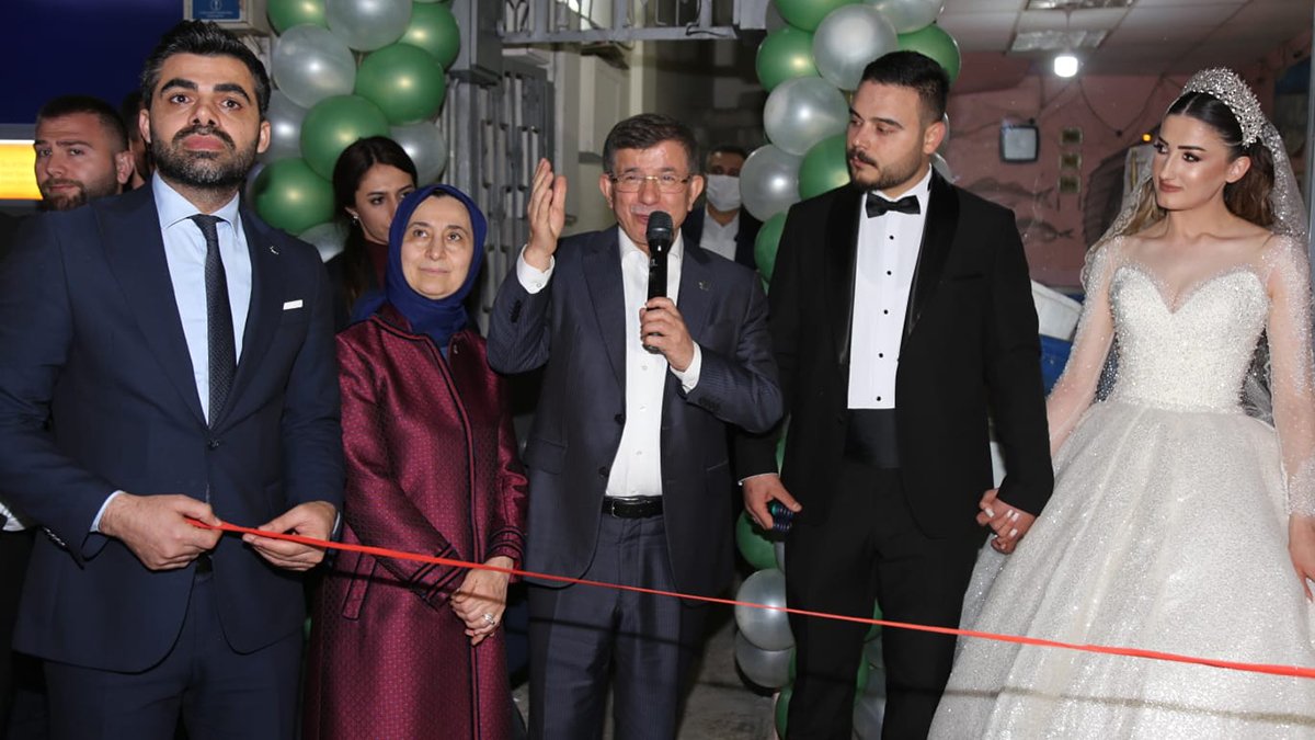 Davutoğlu, Adana’da nikah törenine katıldı